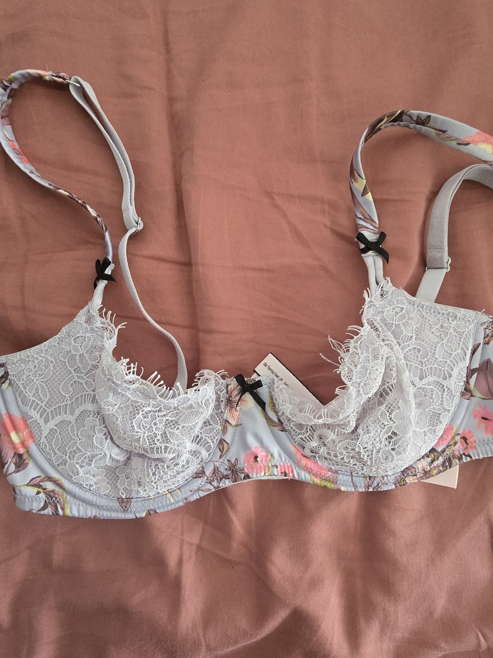 Victoria's Secret Floral Lace Underwire Bra in Light Lavender and White